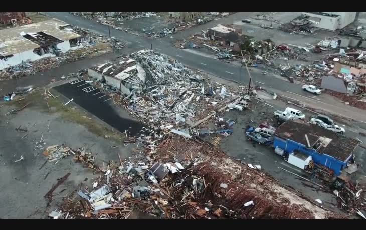 Tornado azota Kentucky – EE.UU dando un saldo de 50 fallecidos hasta el momento.